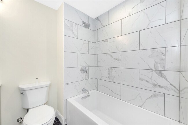 Building Photo - 107 School St