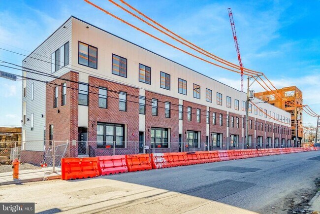 Building Photo - 2248 E Somerset St