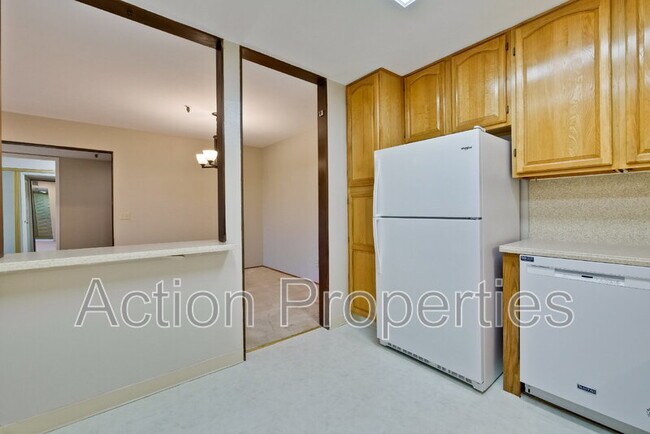 Building Photo - 49 Showers Dr