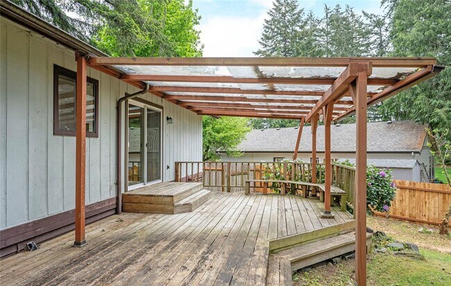 Building Photo - Spacious Rambler Retreat Nestled on an Acr...