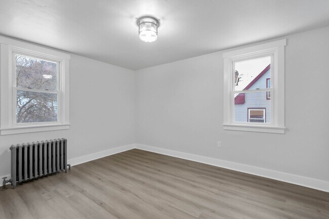 Building Photo - Renovated 3 bedroom home available NOW!