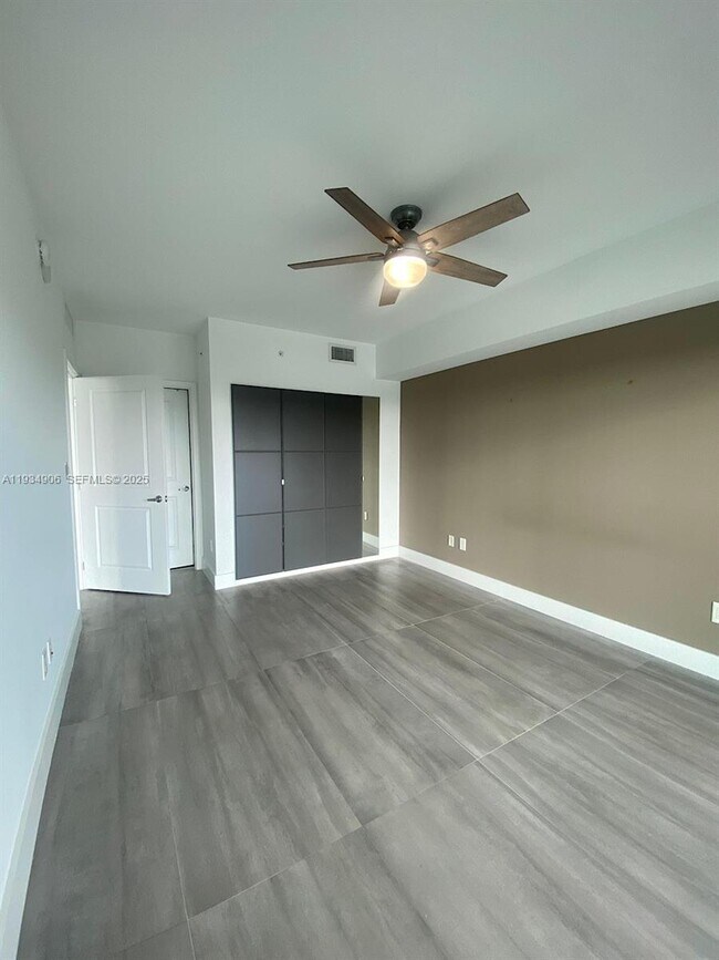 Building Photo - 400 Sunny Isles Blvd