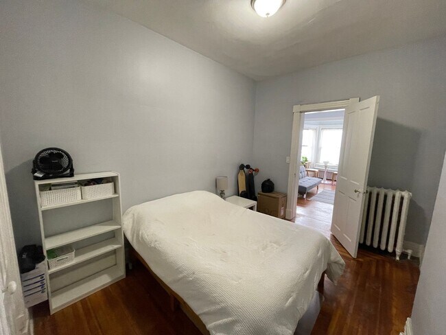Building Photo - Bright & Spacious 1-Bedroom Apartment Perfect for Students | Heat & Hot Water Included | Near Cen...