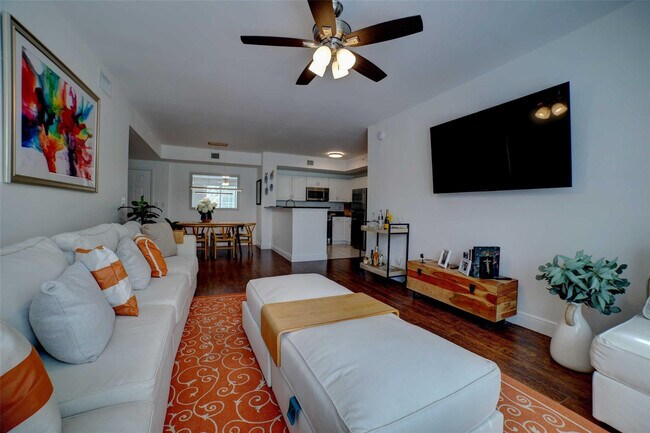 Building Photo - 720 S Sapodilla Ave