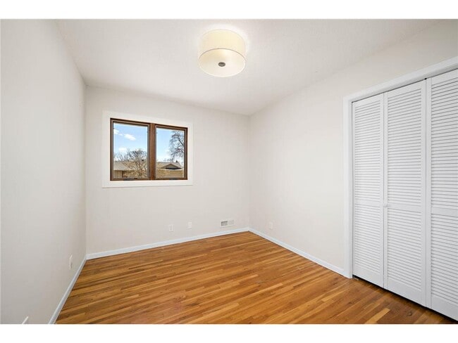 Building Photo - 953 Redwood Dr