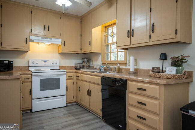 Building Photo - 100 VFW Dr