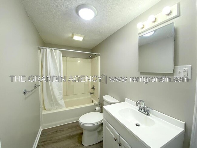 Building Photo - 8623 Plantation Rd