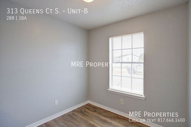 Building Photo - 313 Queens Ct S