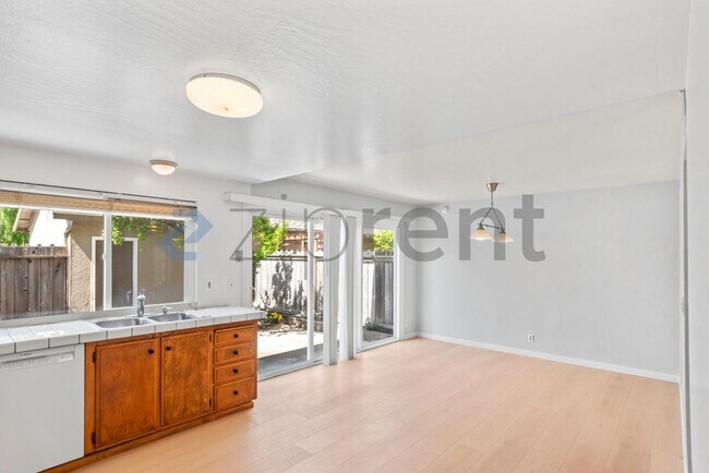 Building Photo - 1030 Gull Ave