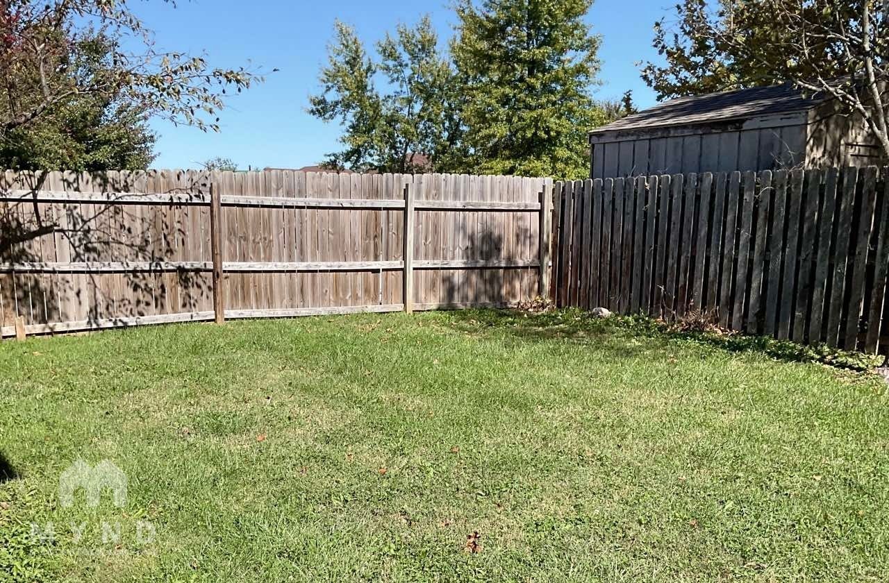 Building Photo - 5622 N 11th Ave