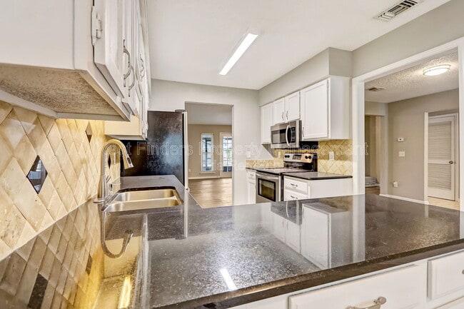 Building Photo - 10855 Mandarin Station Dr W