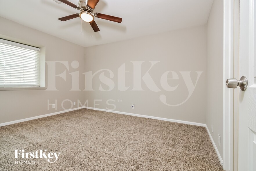 Building Photo - 6381 Newville Ave