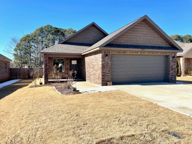 Building Photo - 259 Wolf Den Dr