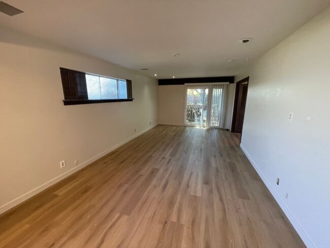 Building Photo - 3BD 1 BA Home in San Carlos with large bac...