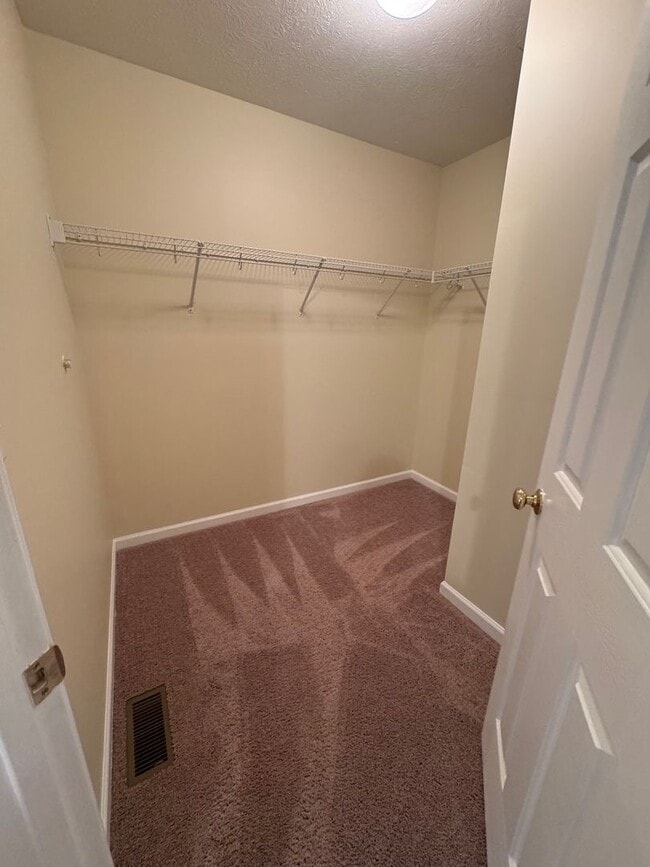 Building Photo - Taylor Spring Townhouse With Garage and Basement