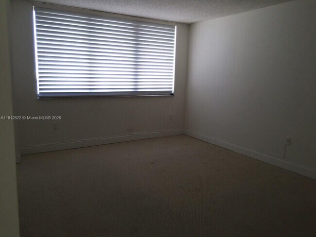 Building Photo - 540 Brickell Key Dr