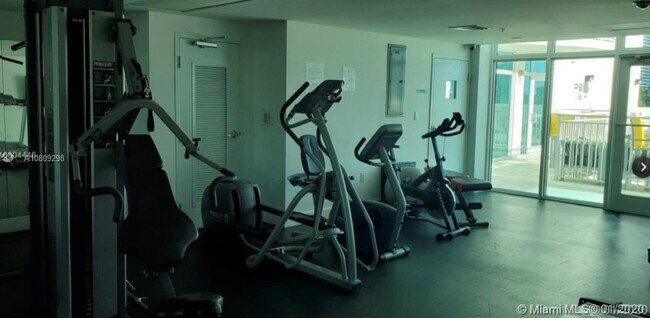 Building Photo - 1723 SW 2nd Ave