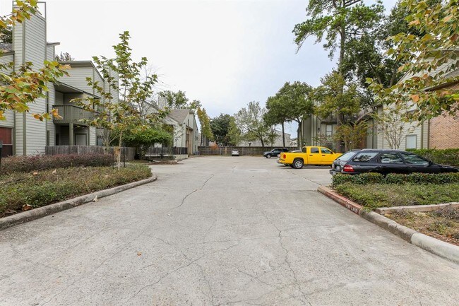 Building Photo - 17417 Red Oak Dr