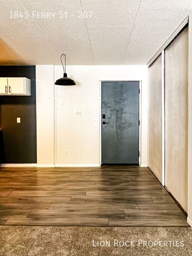 Building Photo - 1845 Ferry St