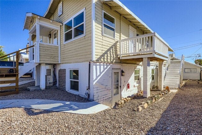 Building Photo - 663 D