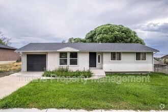 Building Photo - 450 Scenic Dr