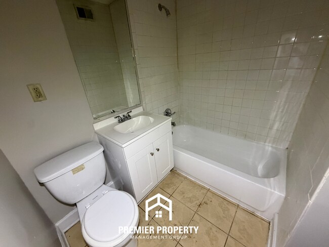 Building Photo - 3145 N Lafayette Cir