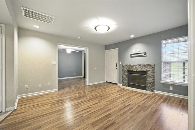 Building Photo - 7685 Northcross Dr