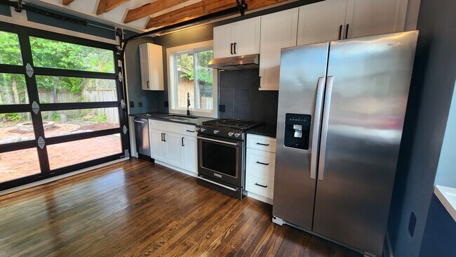 Building Photo - 207 Highland Ave