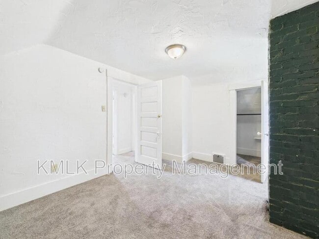 Building Photo - 529 Gage St