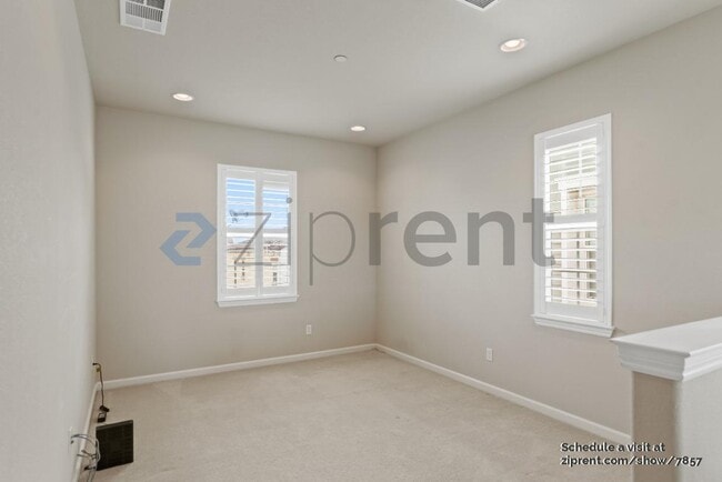 Building Photo - Unit