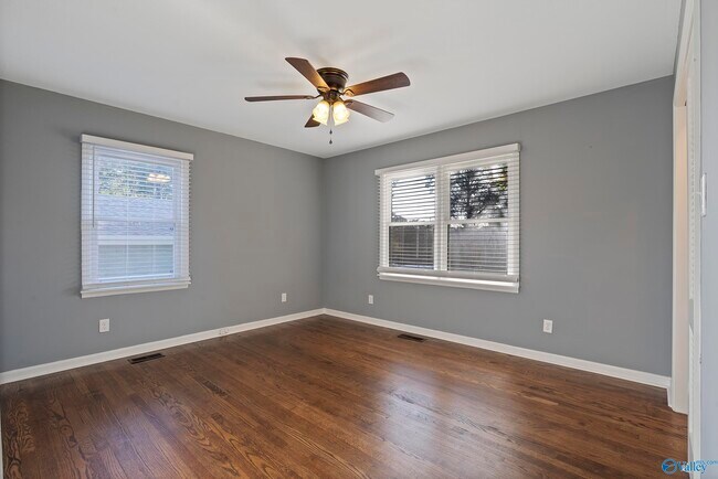 Building Photo - 3311 Beverly Dr SW