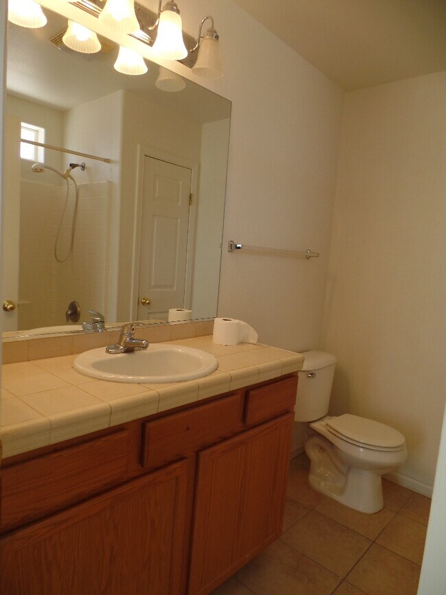 Building Photo - Great 2 Bedroom home on Corner Lot!