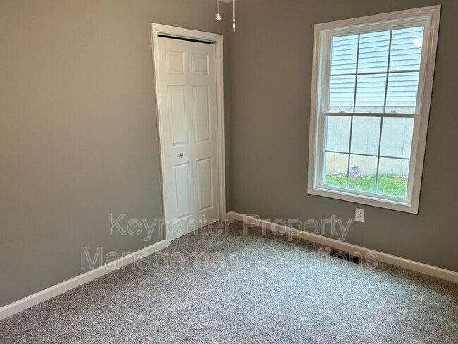 Building Photo - 905 Gardner St