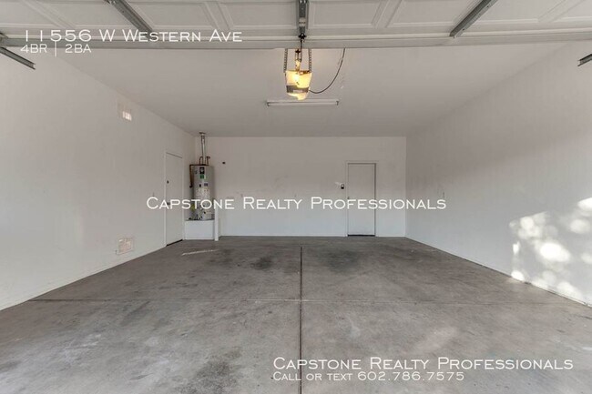 Building Photo - 11556 W Western Ave