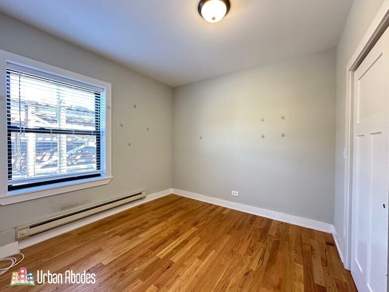 Building Photo - 4426 N Wolcott Ave