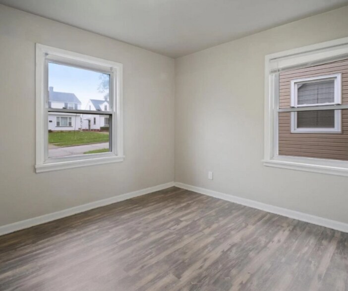 Building Photo - 4310 E 163rd St