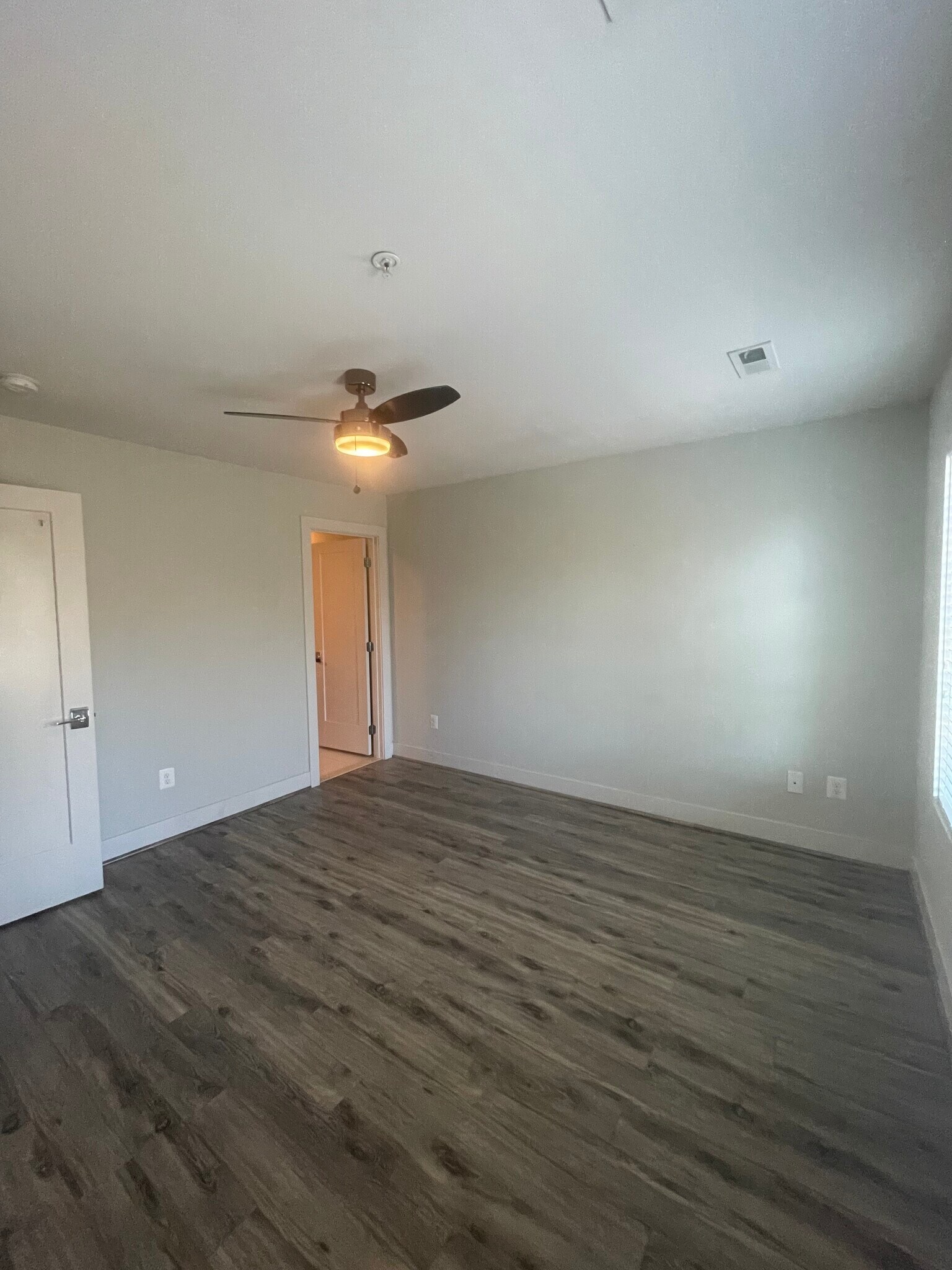 Building Photo - 918 N Buchanan St