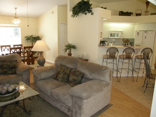 Building Photo - 4418 SW 25th Ave