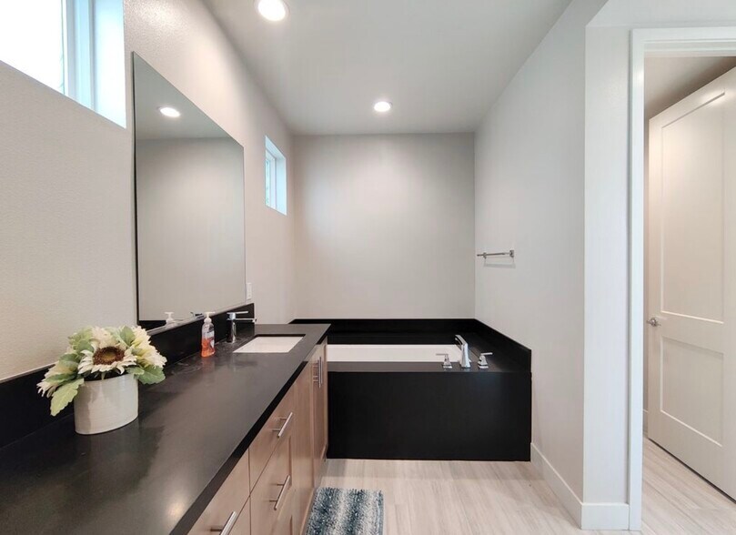 Building Photo - 371 Novel