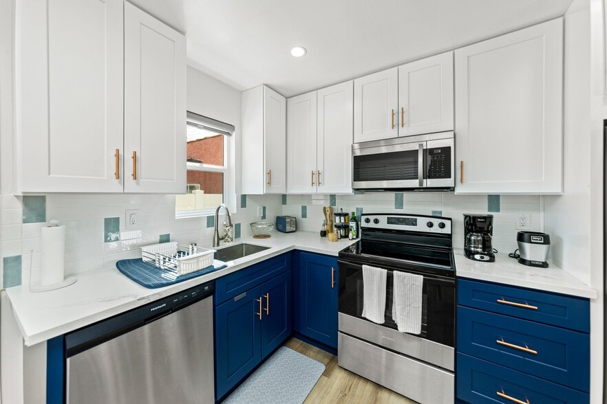Building Photo - 3021 W 83rd St