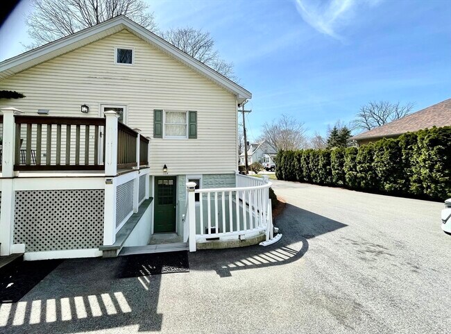 Building Photo - 73 Benefit St