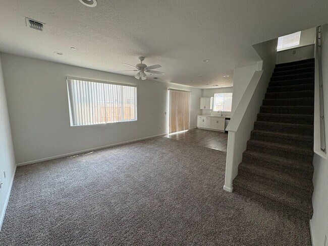 Building Photo - Two-story home in NW Visalia home Availabl...