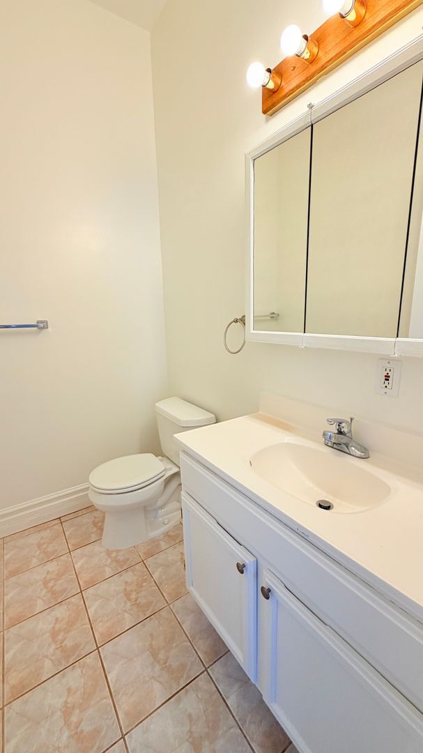 Building Photo - 932-934 Central Ave