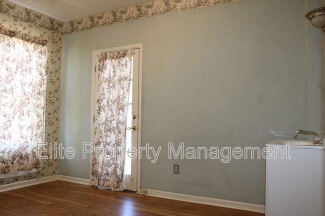 Building Photo - 511 W 13th St