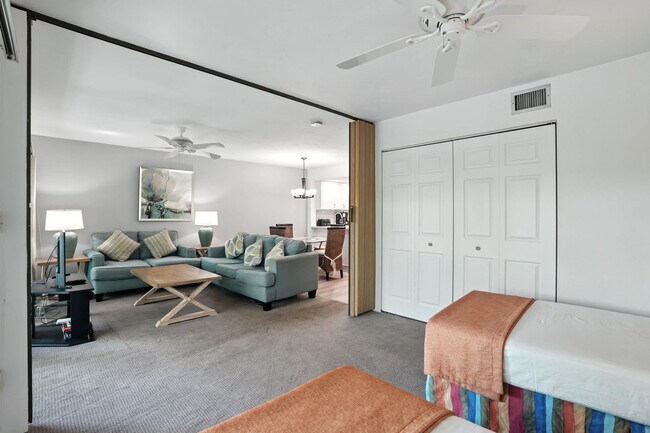 Building Photo - 600 Neapolitan Way