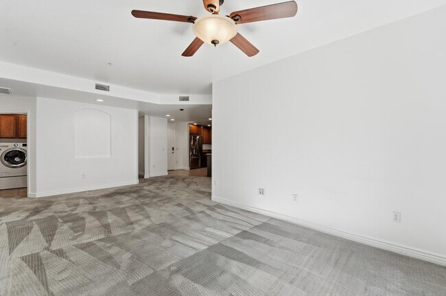 Building Photo - 5450 E Deer Valley Dr