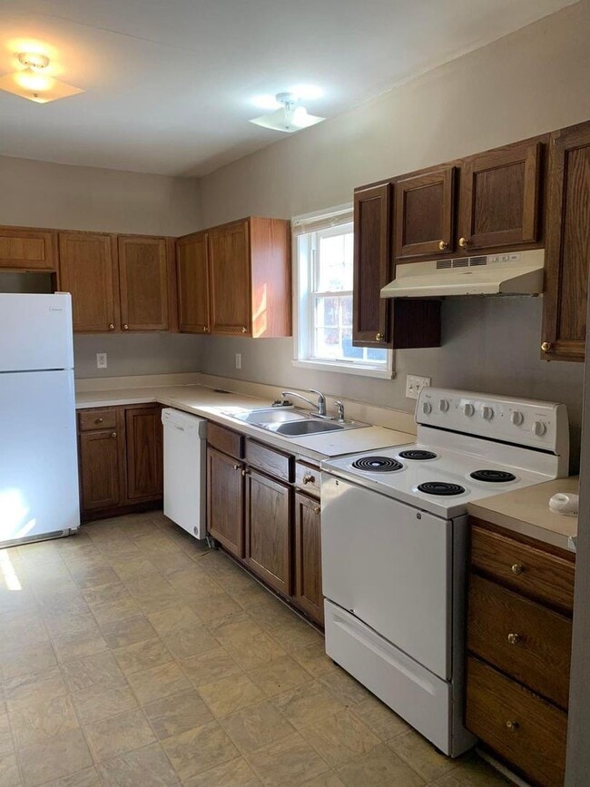 Building Photo - 1320 S Grand Ave