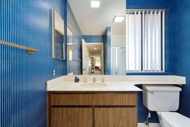 Guest Bathroom - 2604 N Whitewater Club Dr