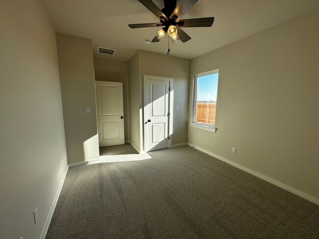 Building Photo - Stunning 3 bedroom Wolfforth - Pre lease f...