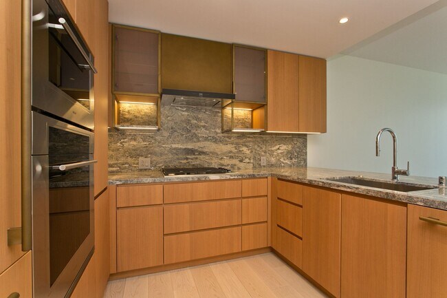 Building Photo - Victoria Place 2705 - Sophisticated 1BR